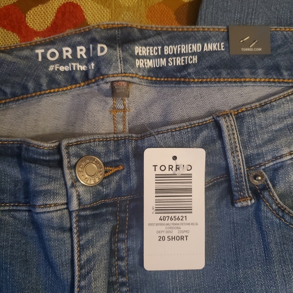 Torrid, NWT, size 20 short - Picture 3 of 4